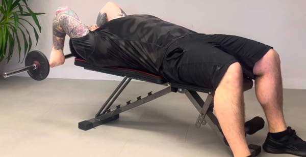 Extension triceps à la barre