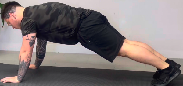 Gainage dynamique bras tendu