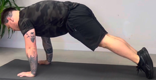 Gainage dynamique bras tendu – Image 2