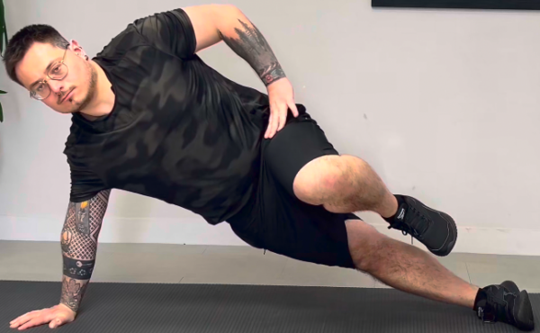Gainage latéral genou poitrine