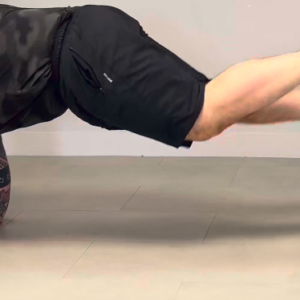 Gainage battement Swiss Ball