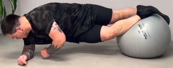 Planche latérale rotation sur Swiss Ball