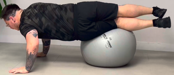 Rotation de hanche sur Swiss Ball