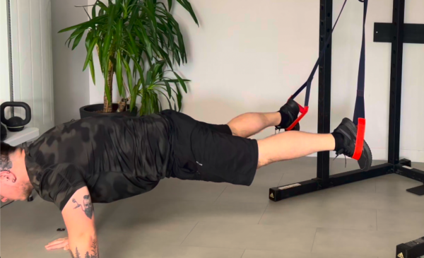 Gainage jambes écartées TRX