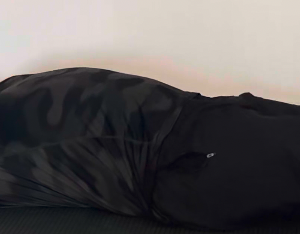 Elévation du bras et de la jambe opposé