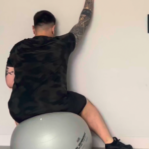 Mobilisation d'épaule sur Swiss Ball