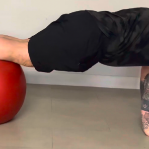 Planche qui roule sur Swiss Ball