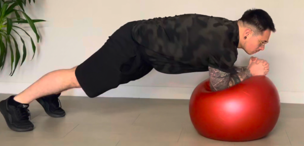 Gainage cercle sur Swiss Ball