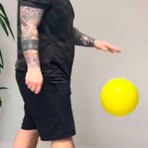 Marche avec rebond de ballon